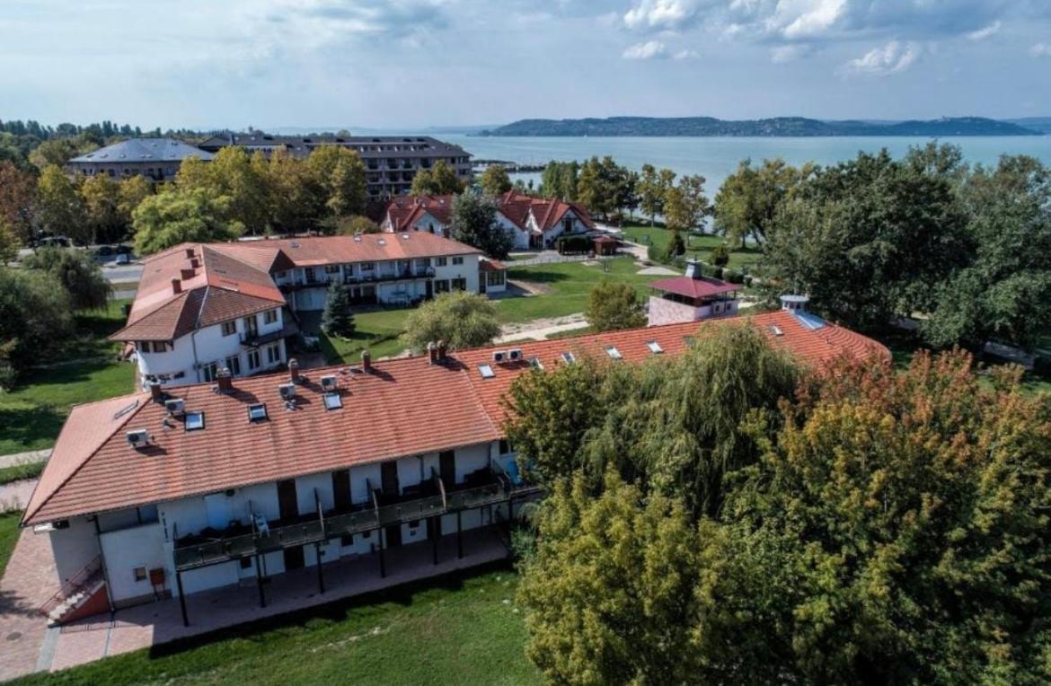 Waterfront Apartmanok Zamárdi Exterior photo